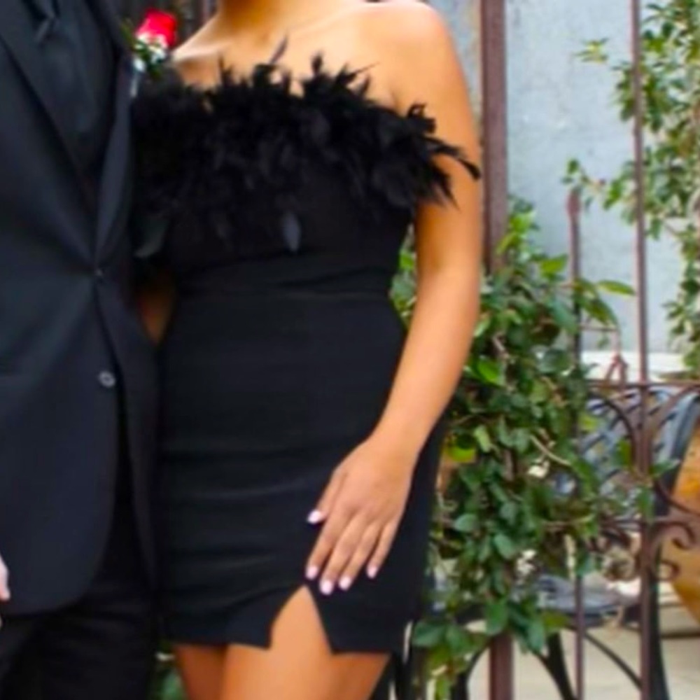 I am selling a formal dress from a local dress shop!!